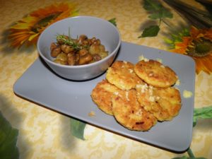 Ricetta Frittelle di lenticchie con contorno di funghi e cipolline glassate